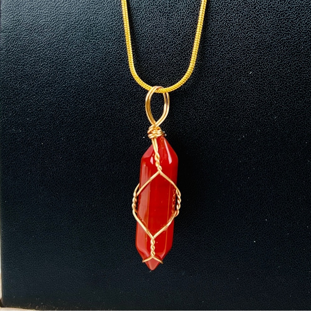 Beautiful goldtone, wire wrapped deep red stone pendant necklace